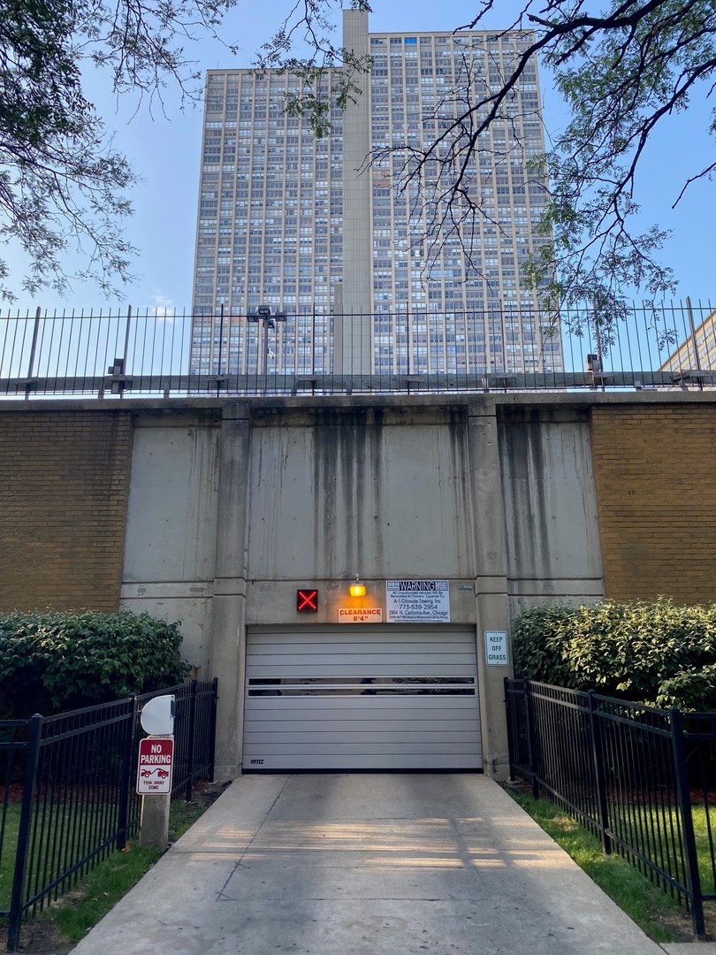 655 West Irving Park Road, Unit B70 Chicago, IL 60613 - Photo 4 of 4 a view of outdoor space with seating area