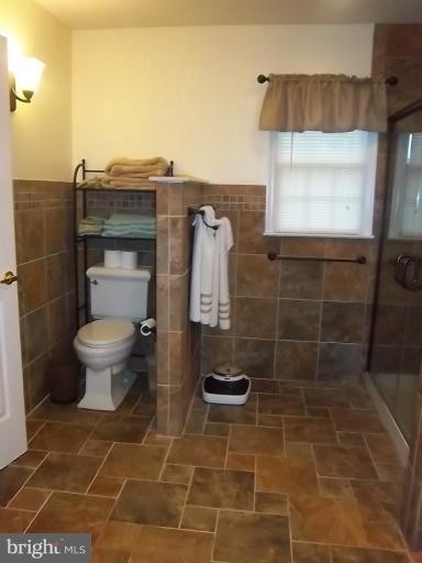 7131 Stuart Road King George, VA 22485 - Photo 18 of 22 Bath (Master)