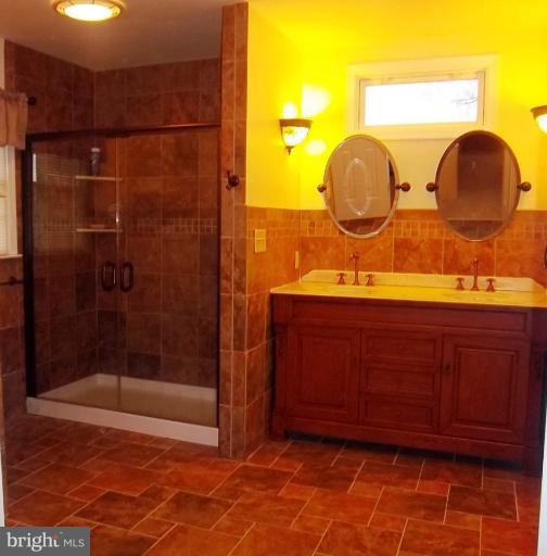 7131 Stuart Road King George, VA 22485 - Photo 5 of 22 Bath (Master)