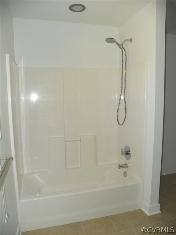 7900 Bull Hill Road Prince George, VA 23875 - Photo 12 of 24 a bathroom with a shower and a bath tub