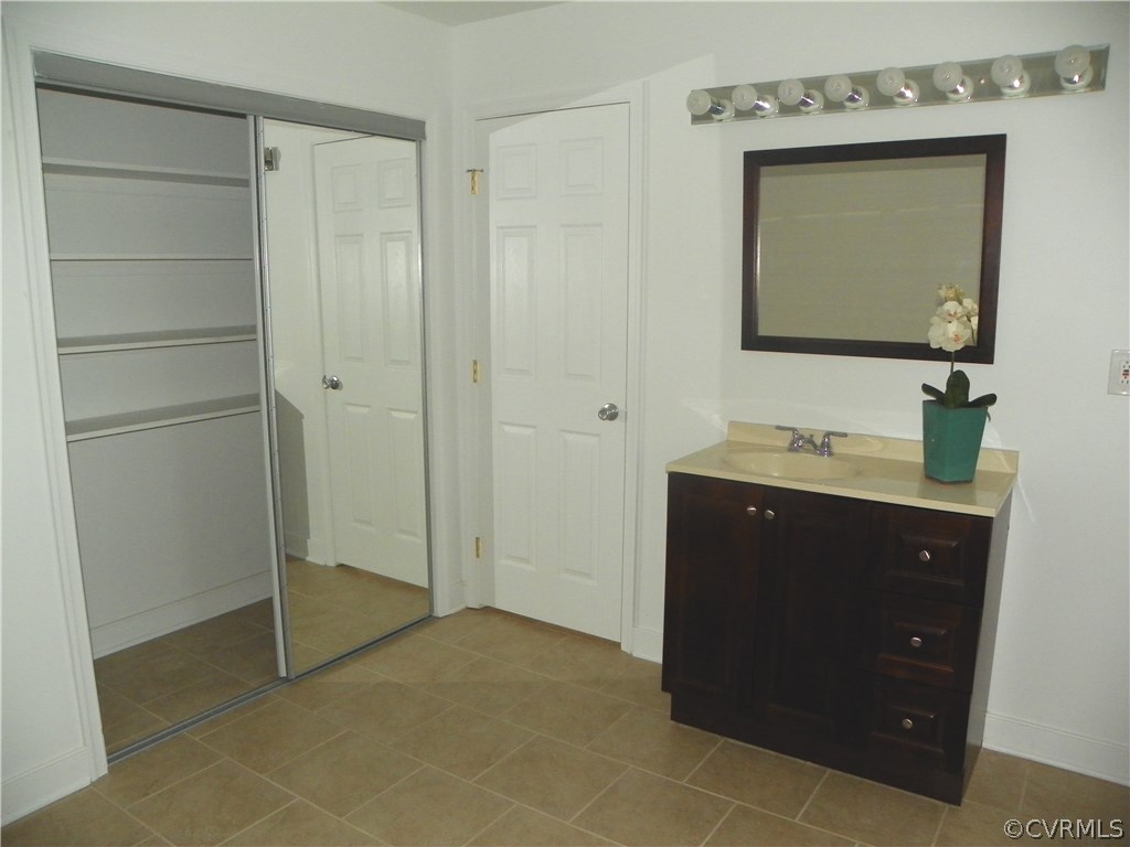 7900 Bull Hill Road Prince George, VA 23875 - Photo 13 of 24 a bathroom with a sink vanity and a mirror