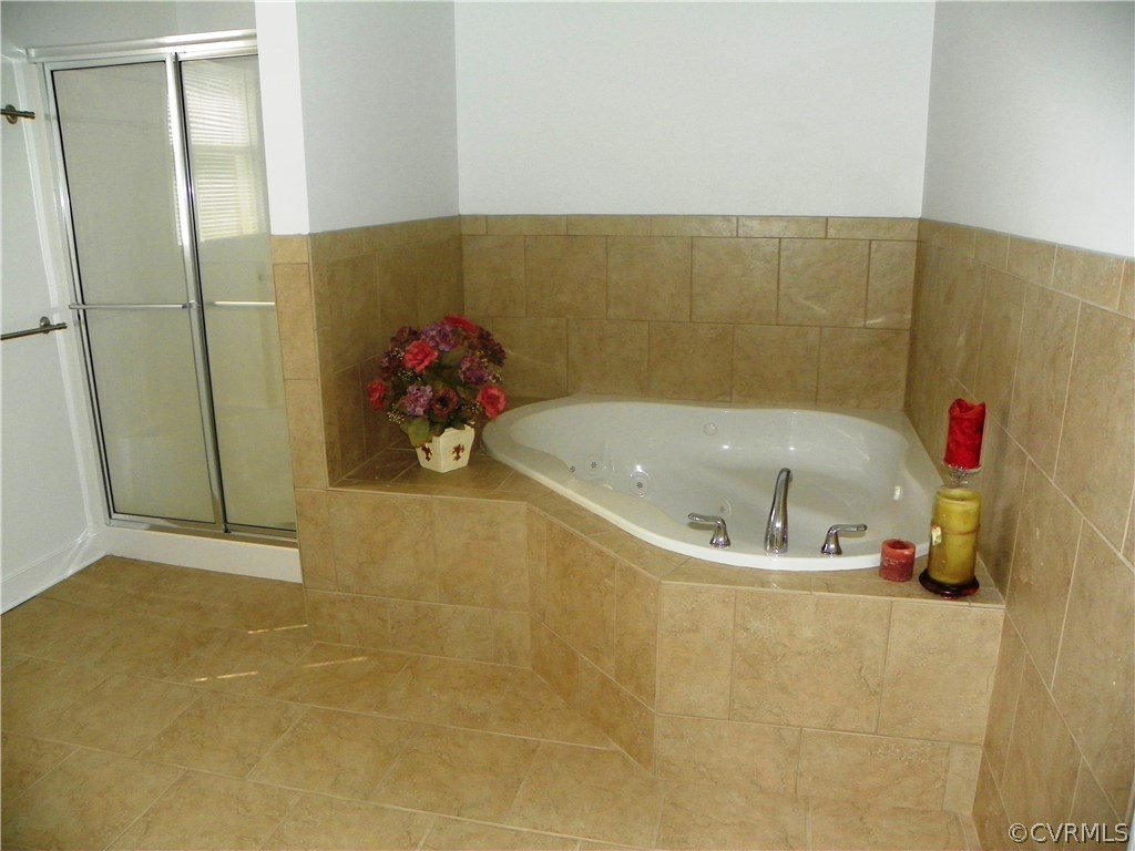 7900 Bull Hill Road Prince George, VA 23875 - Photo 15 of 24 a bathroom with a tub