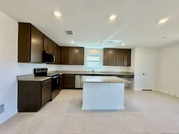 $2,600 | 7919 Mariposa Manor, San Antonio, TX 78253