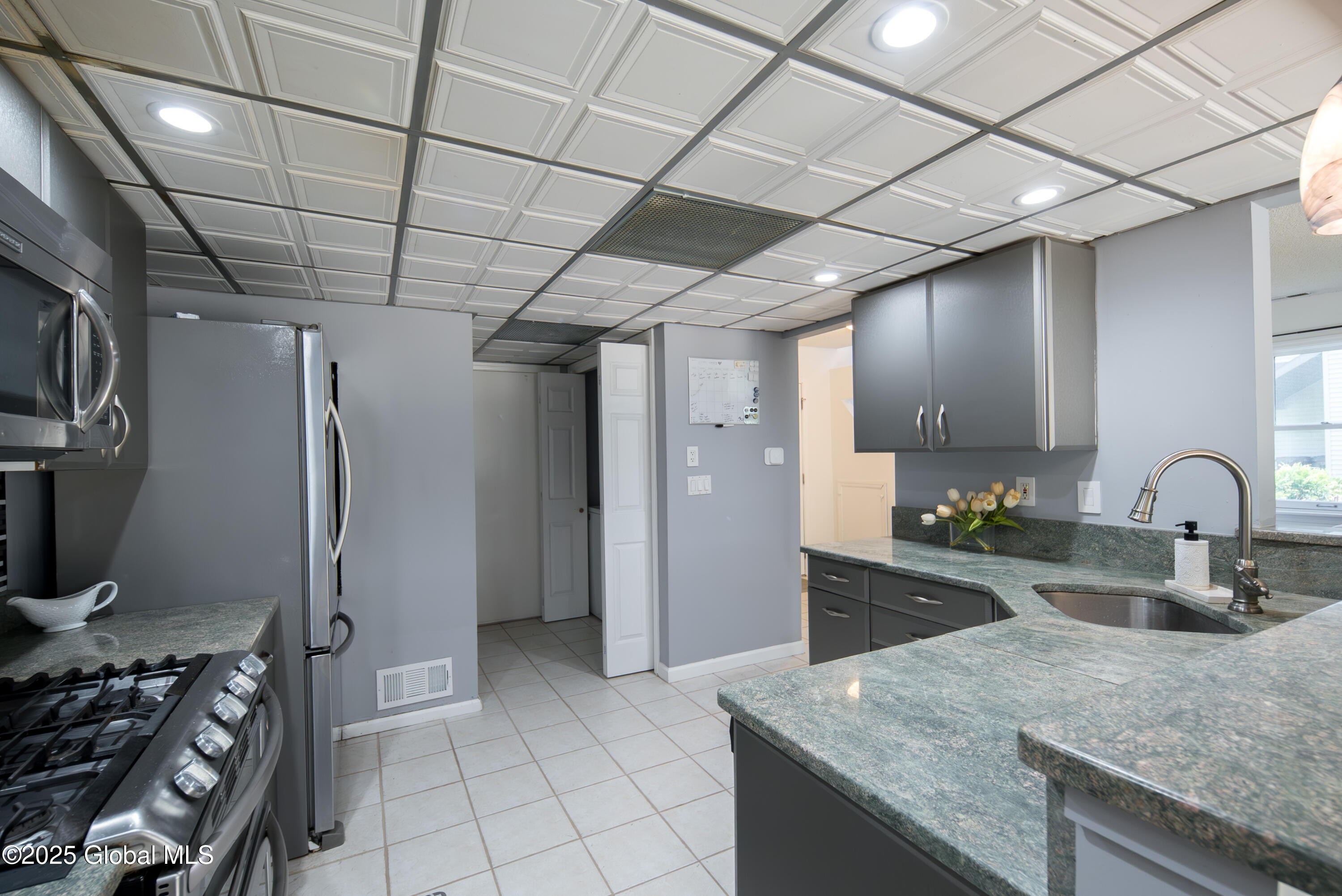 13 Eton Drive Bethlehem, NY 12159 - Photo 13 of 59 013