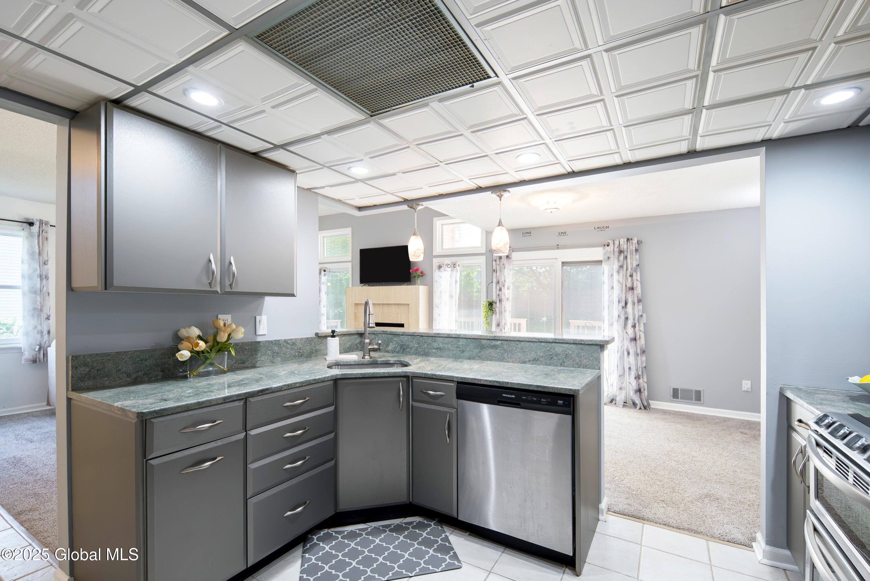 13 Eton Drive Bethlehem, NY 12159 - Photo 14 of 59 014