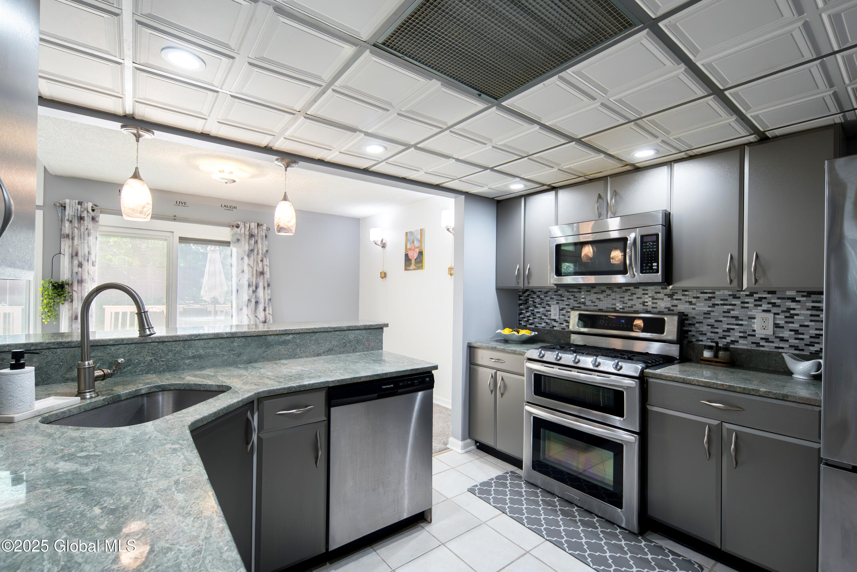 13 Eton Drive Bethlehem, NY 12159 - Photo 15 of 59 015