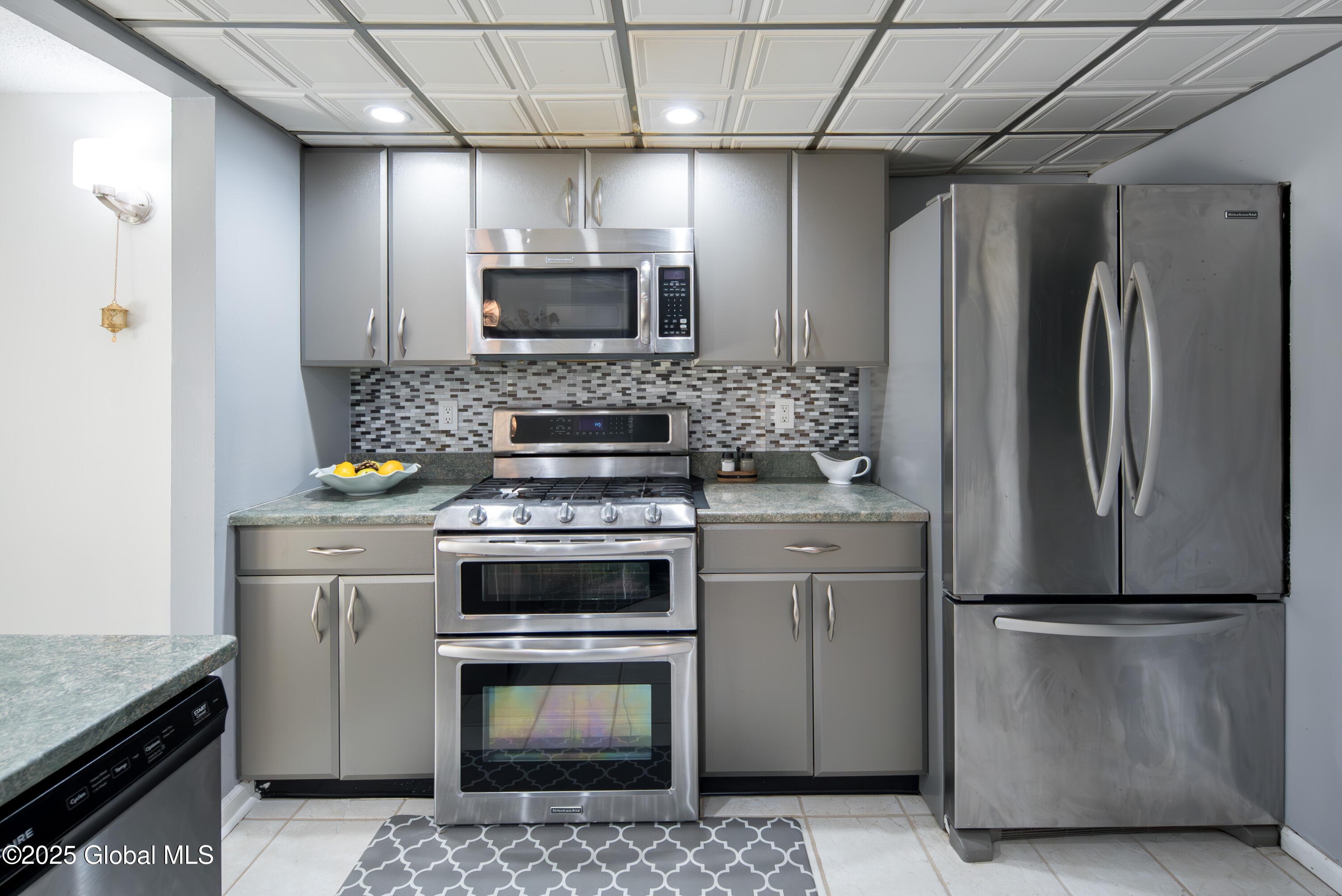 13 Eton Drive Bethlehem, NY 12159 - Photo 16 of 59 016