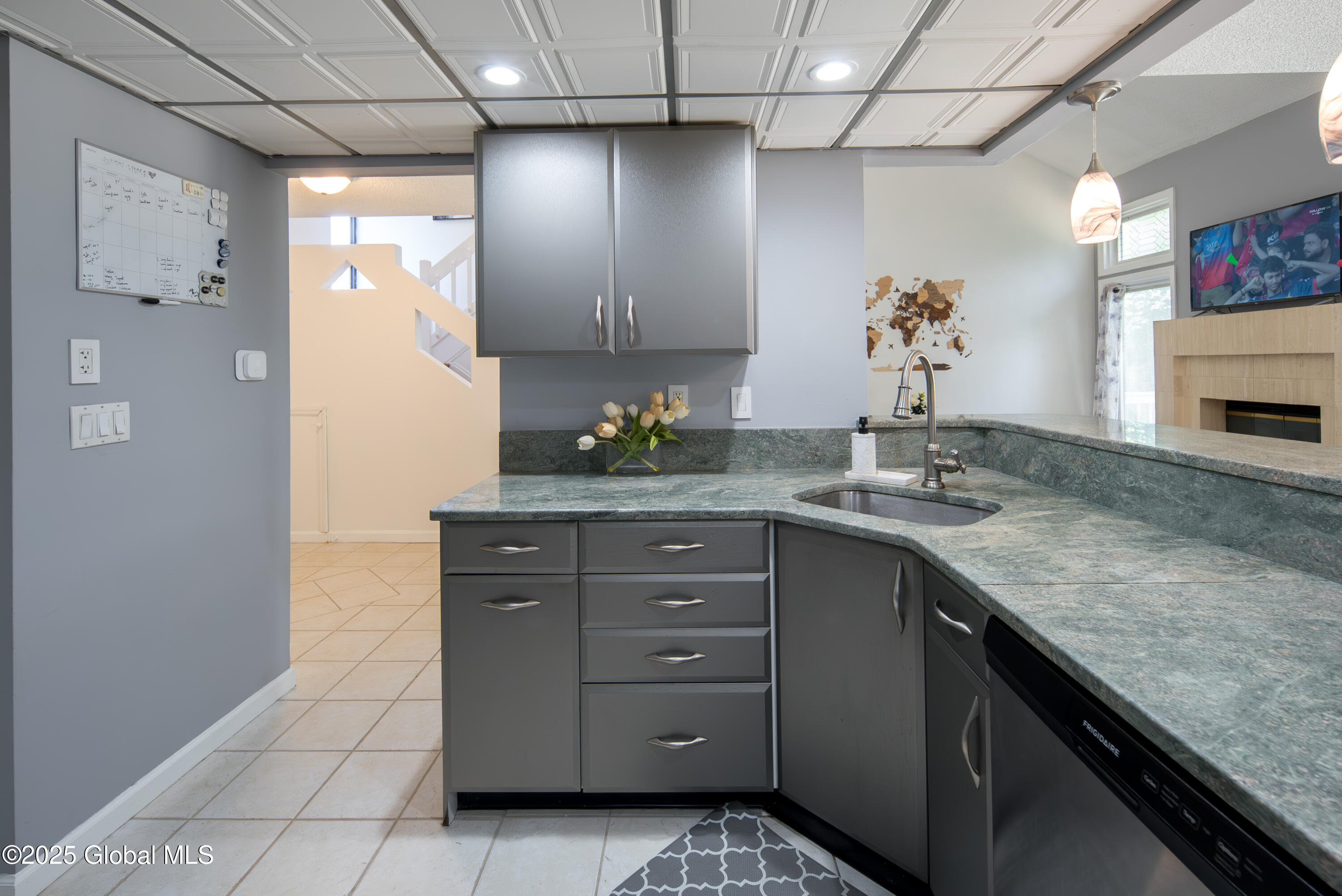 13 Eton Drive Bethlehem, NY 12159 - Photo 17 of 59 017