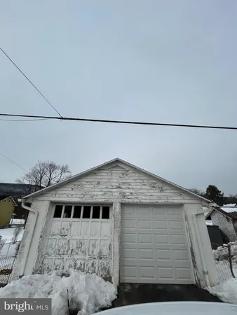 a view of a backyard of the house