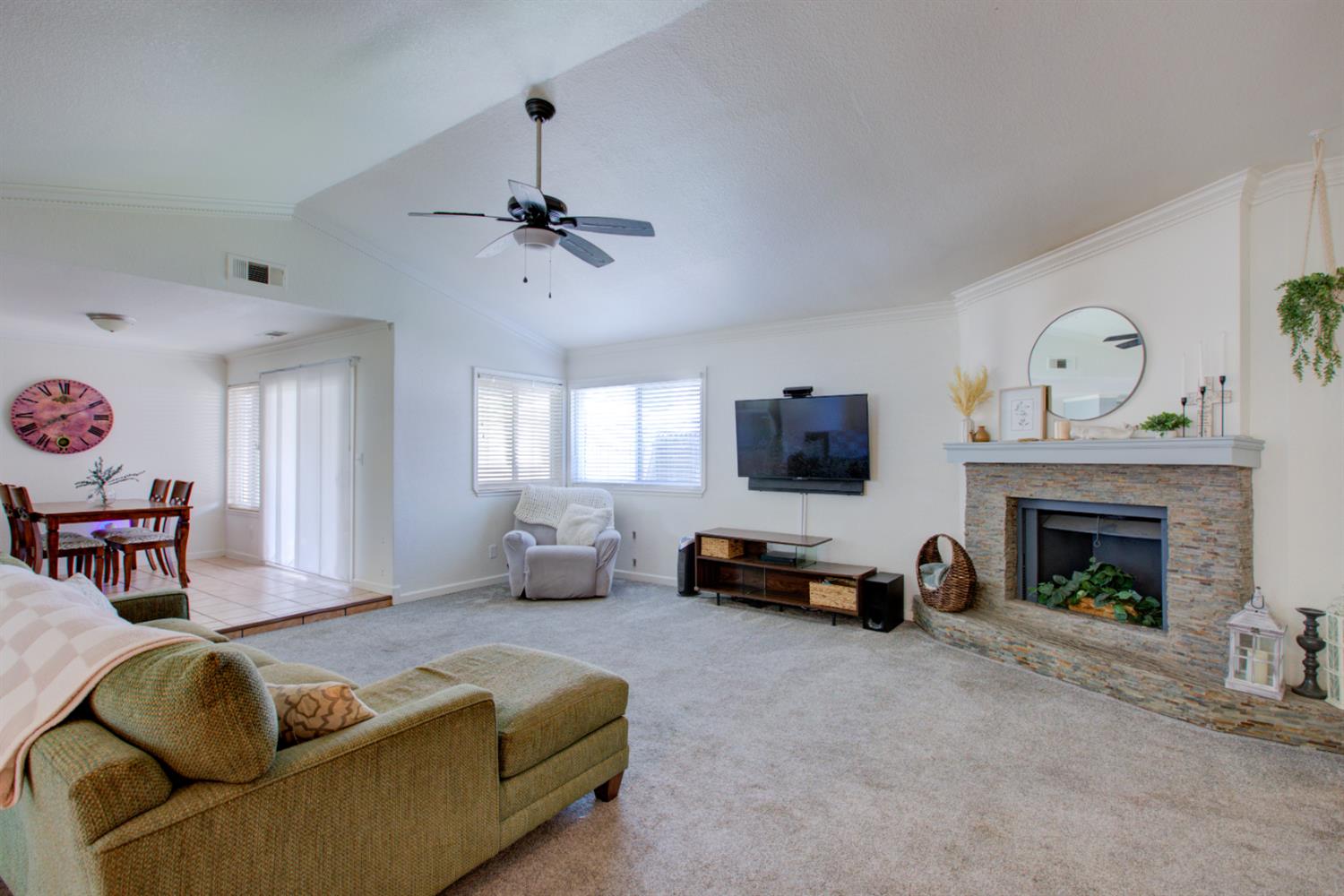 3816 Blaker Road Ceres, CA 95307 - Photo 17 of 40 Living room