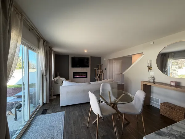 $385,000 | 303 Gladys Avenue, Elwood, IL 60421