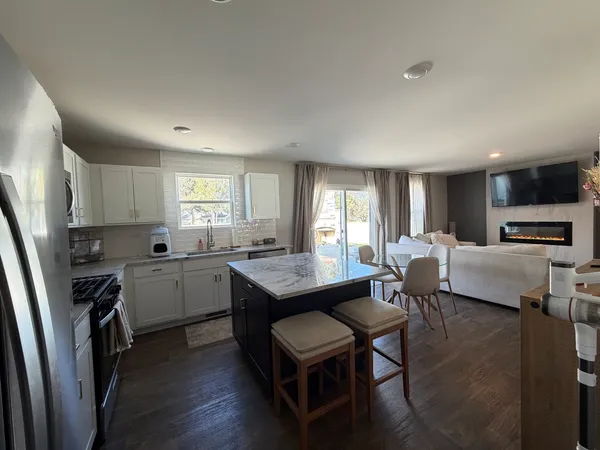 $385,000 | 303 Gladys Avenue, Elwood, IL 60421