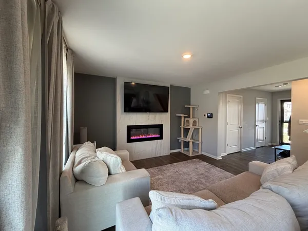 $385,000 | 303 Gladys Avenue, Elwood, IL 60421