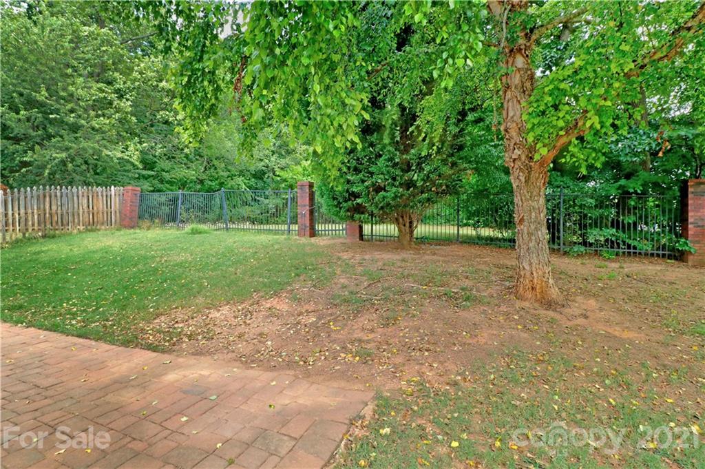 120 Cinebar Road Mooresville, NC 28115 - Photo 33 of 36 a backyard of a house with lots of green space