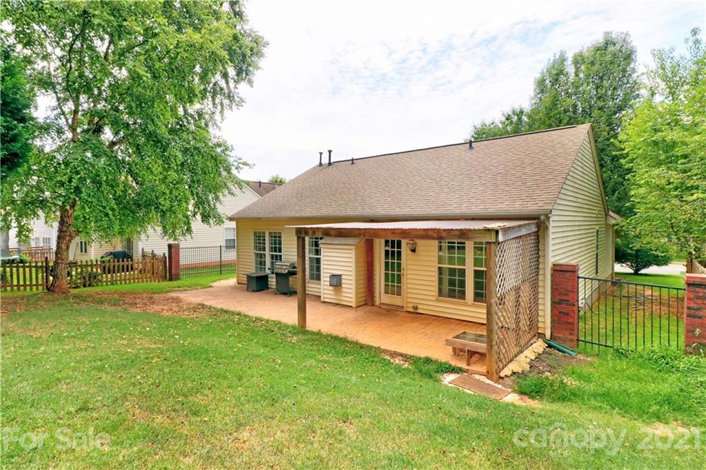 120 Cinebar Road Mooresville, NC 28115 - Photo 35 of 36 front view of a house with a yard