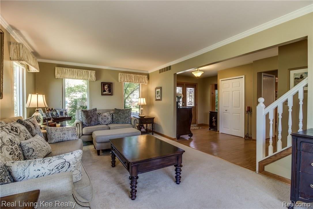 845 Downhill Lane Rochester, MI 48307 - Photo 6 of 29 6.jpg