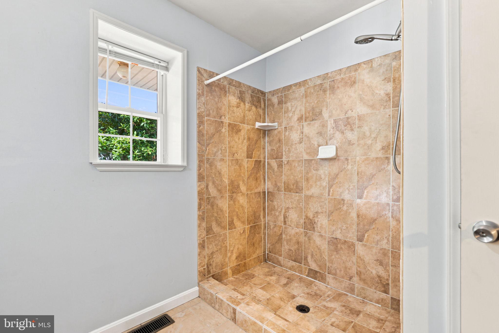 8916 Rugby Road Manassas Park, VA 20111 - Photo 35 of 105 Gallery Image 35