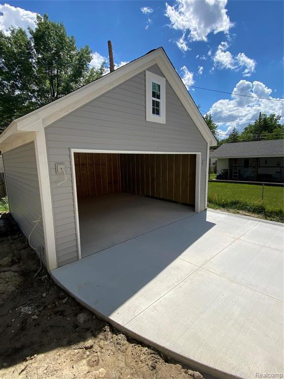 1699 Cambridge Road Berkley, MI 48072 - Photo 5 of 28