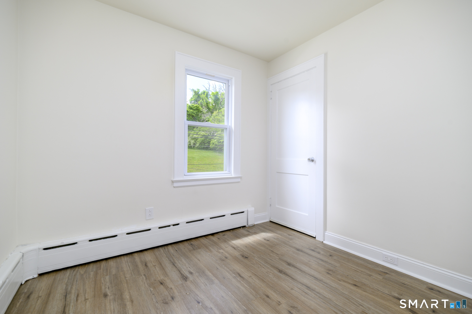 206 Ridgefield Avenue Bridgeport, CT 06610 - Photo 22 of 35