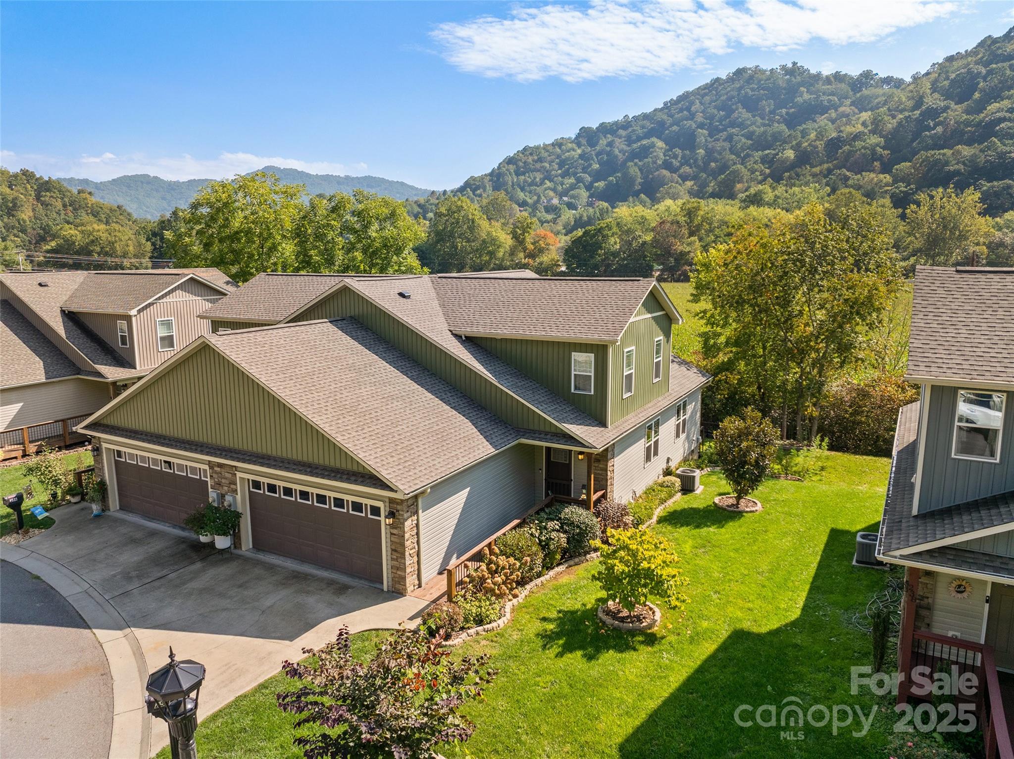 254 February Lane Waynesville, NC 28785 - Photo 2 of 24