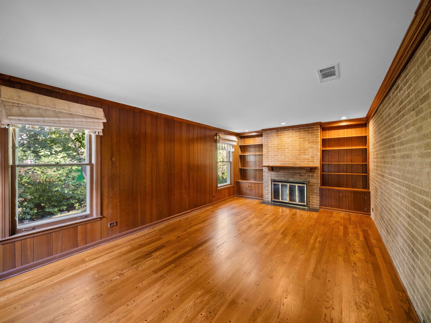 1125 Golfview Road Glenview, IL 60025 - Photo 16 of 44 a view of a room with wooden floor and windows
