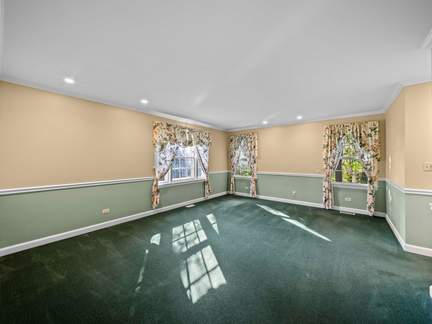 1125 Golfview Road Glenview, IL 60025 - Photo 22 of 44 a view of an empty room with a window