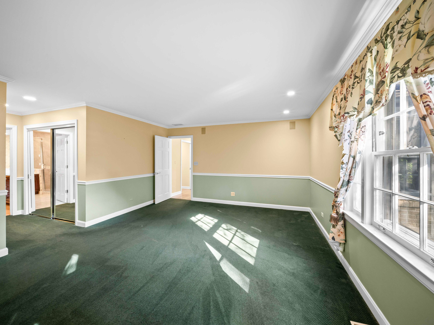 1125 Golfview Road Glenview, IL 60025 - Photo 23 of 44 an empty room with windows