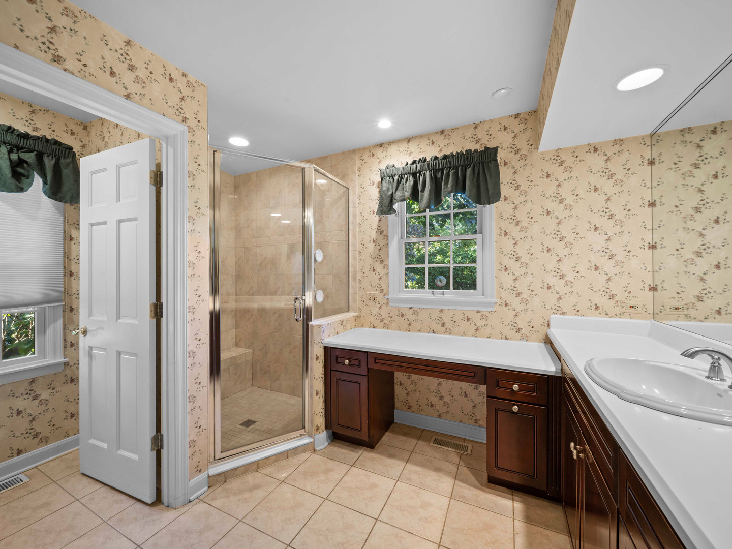 1125 Golfview Road Glenview, IL 60025 - Photo 27 of 44 a bathroom with a sink a toilet and shower