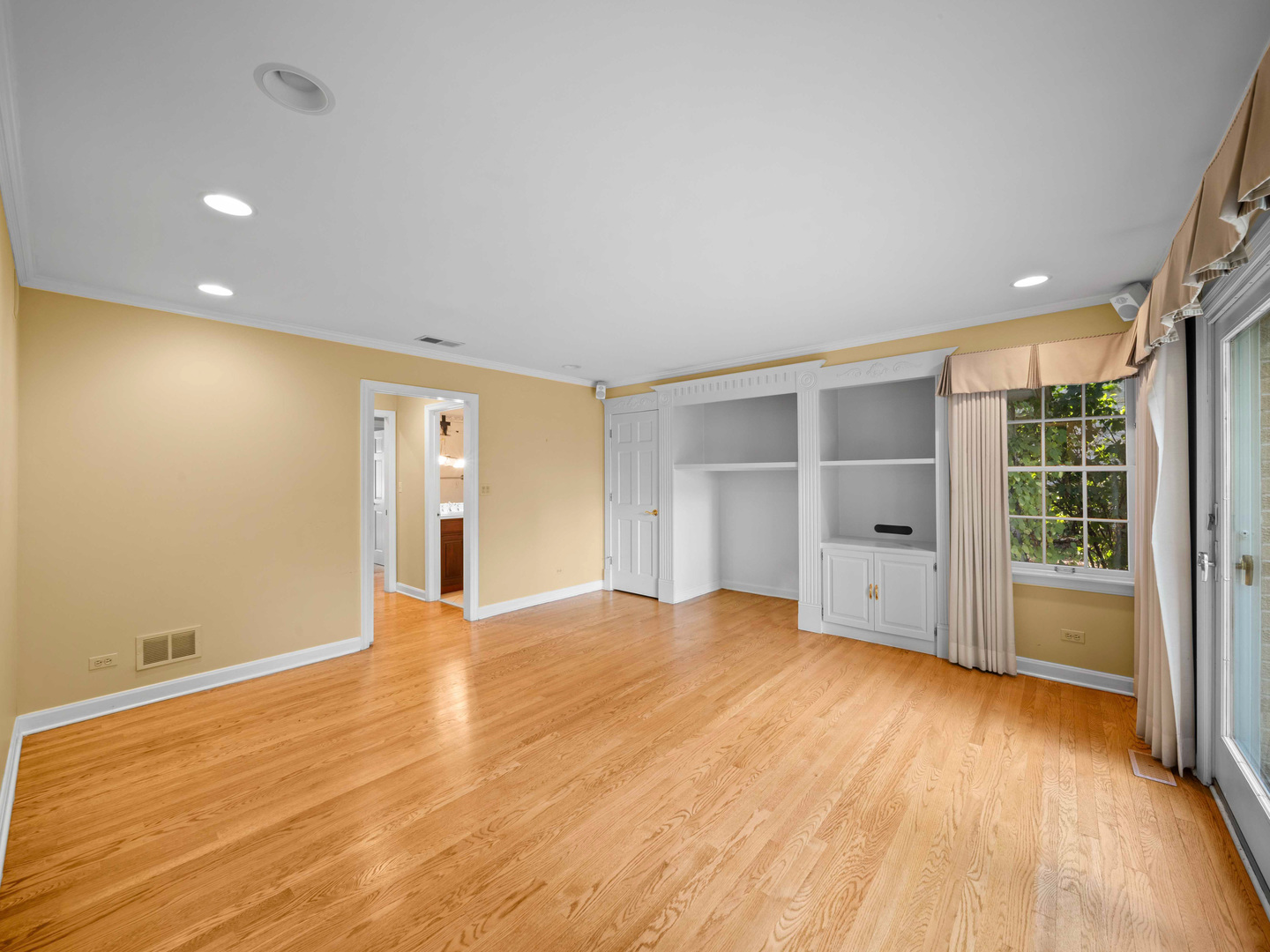 1125 Golfview Road Glenview, IL 60025 - Photo 28 of 44 a view of an empty room with wooden floor and a window