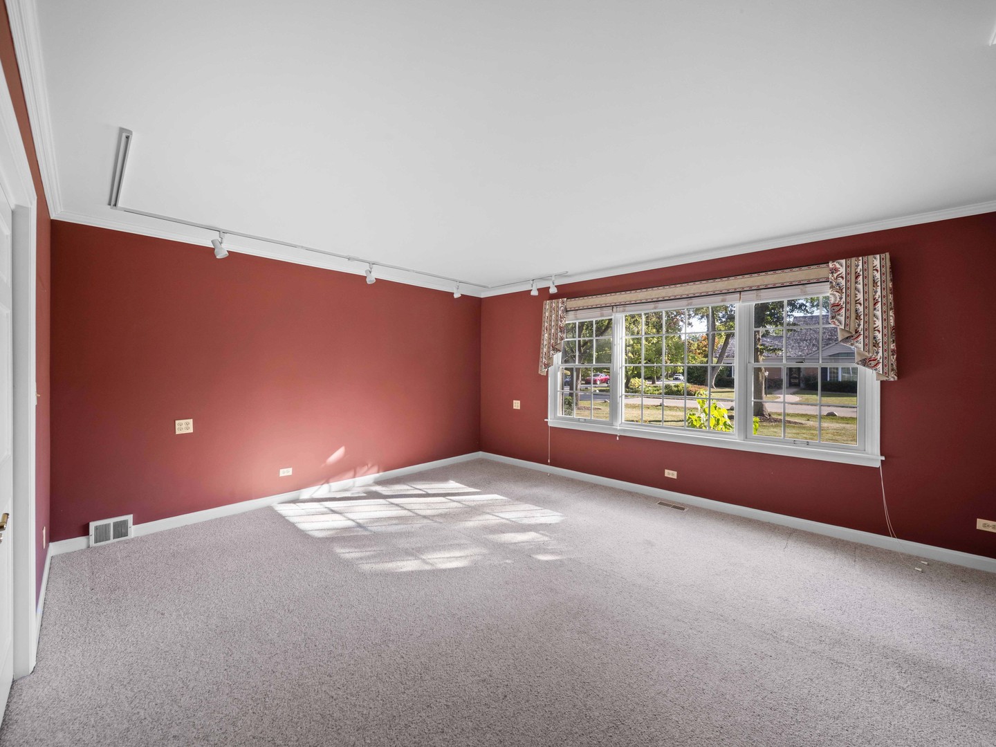 1125 Golfview Road Glenview, IL 60025 - Photo 33 of 44 a view of an empty room with a window