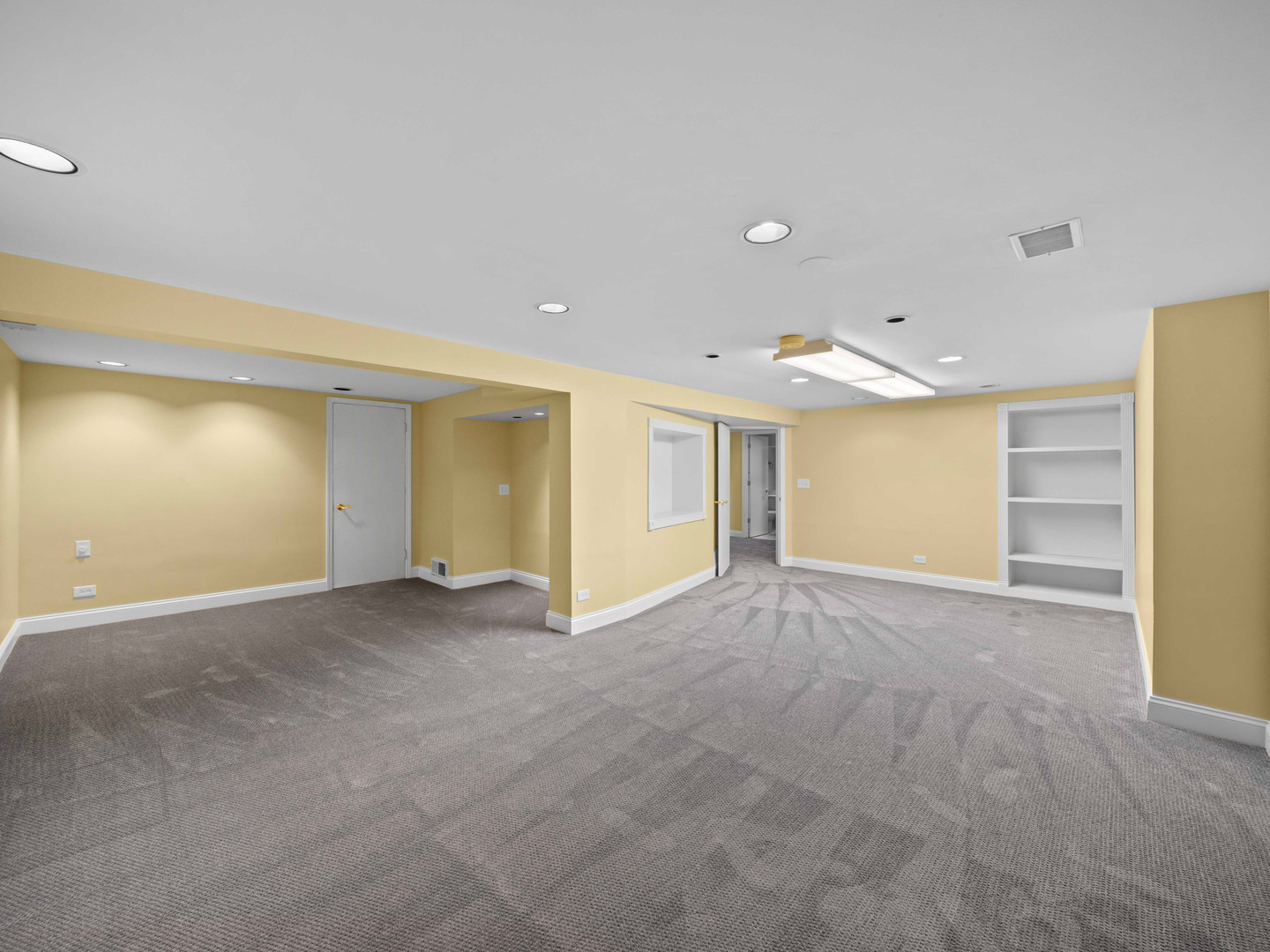 1125 Golfview Road Glenview, IL 60025 - Photo 34 of 44 a view of an empty room with a window