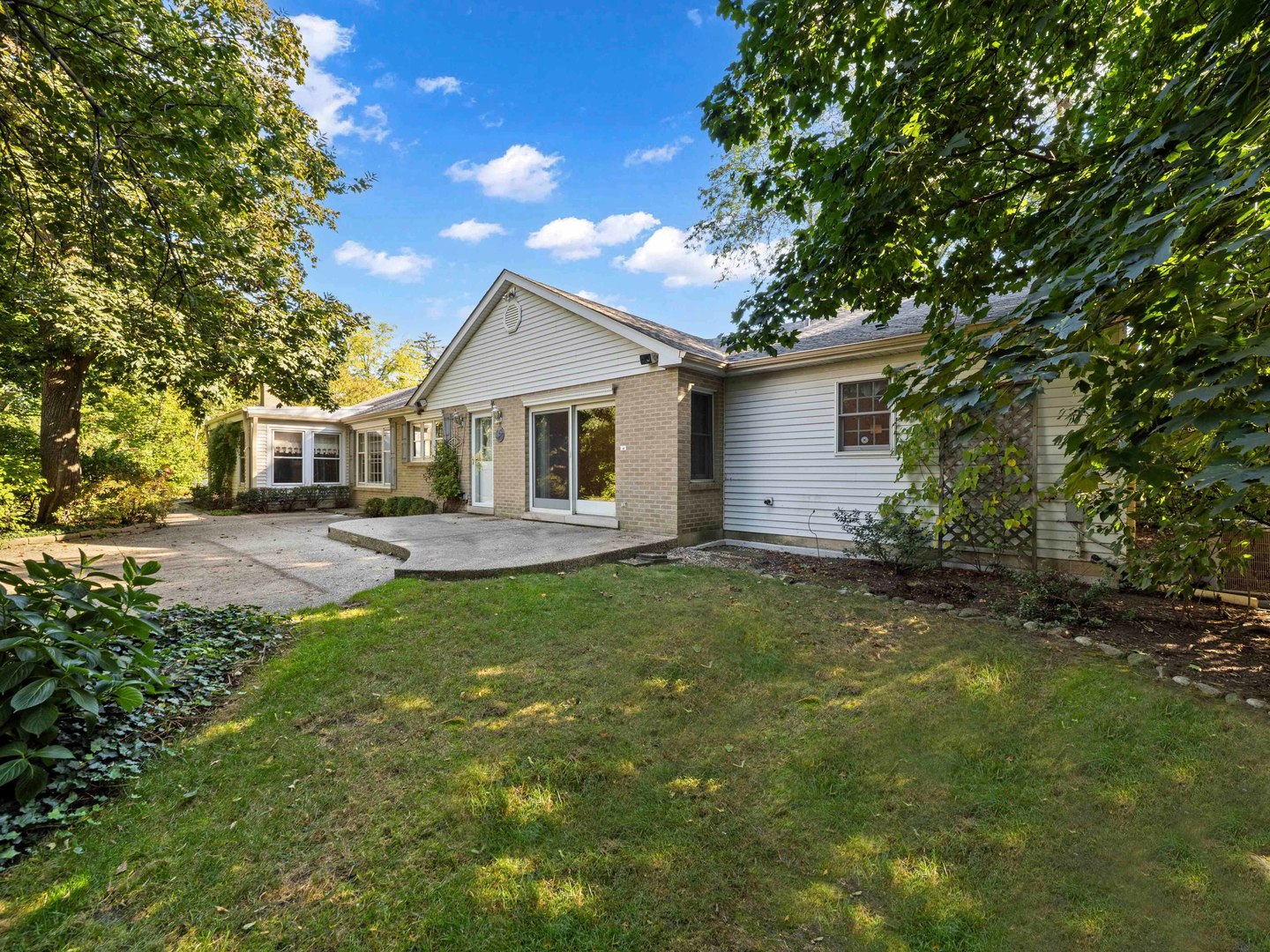 1125 Golfview Road Glenview, IL 60025 - Photo 41 of 44 a view of a yard in front of house