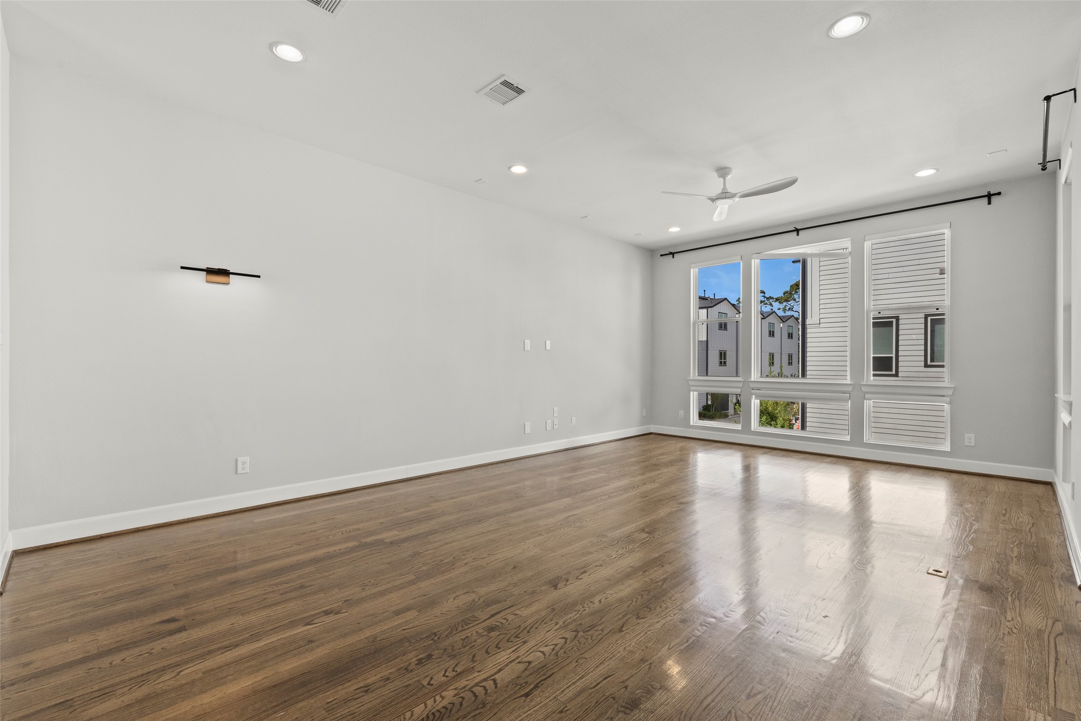 6315 Timbergrove Gardens Lane Houston, TX 77008 - Photo 14 of 33 an empty room with wooden floor and windows