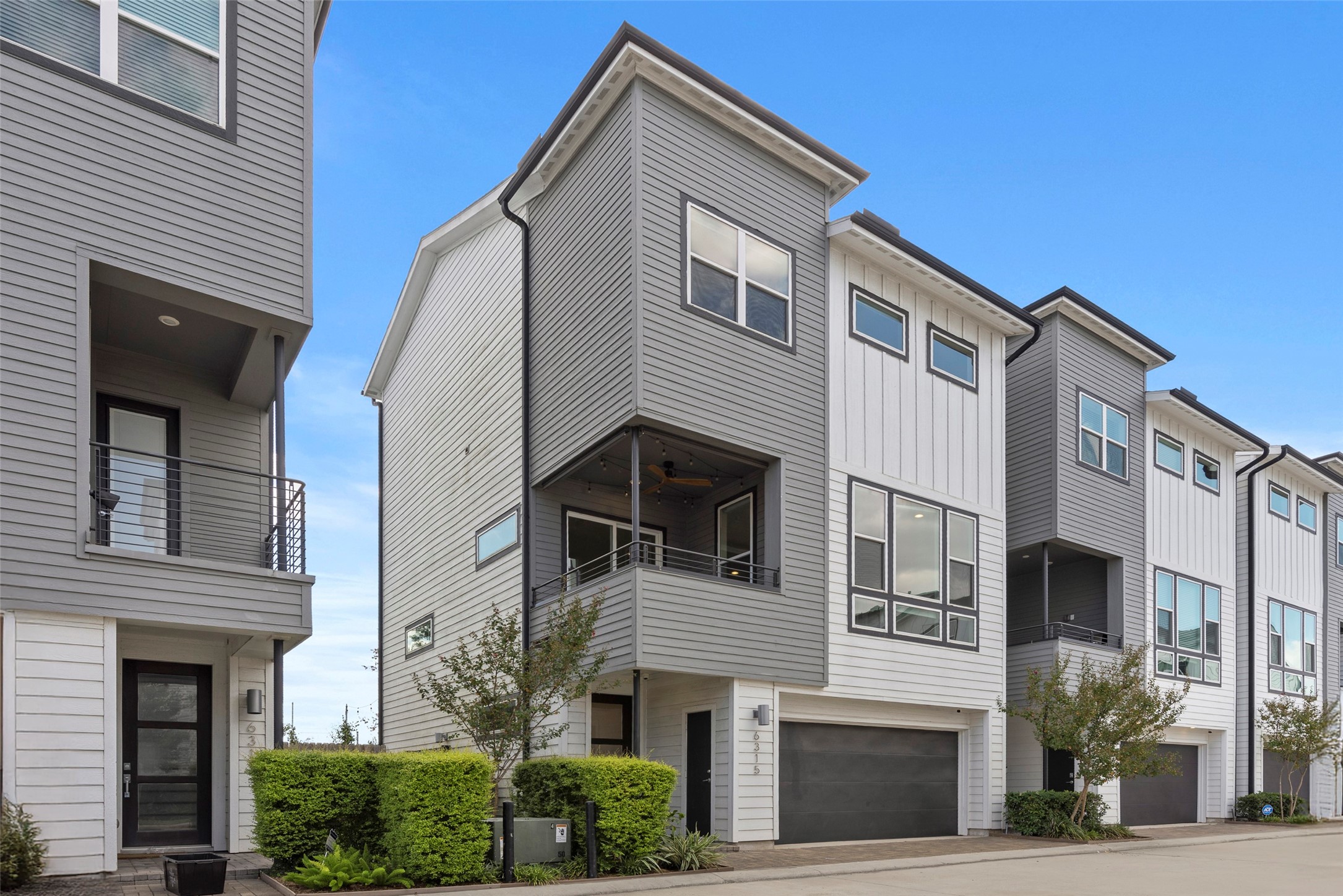 6315 Timbergrove Gardens Lane Houston, TX 77008 - Photo 2 of 33 a front view of a house with a yard