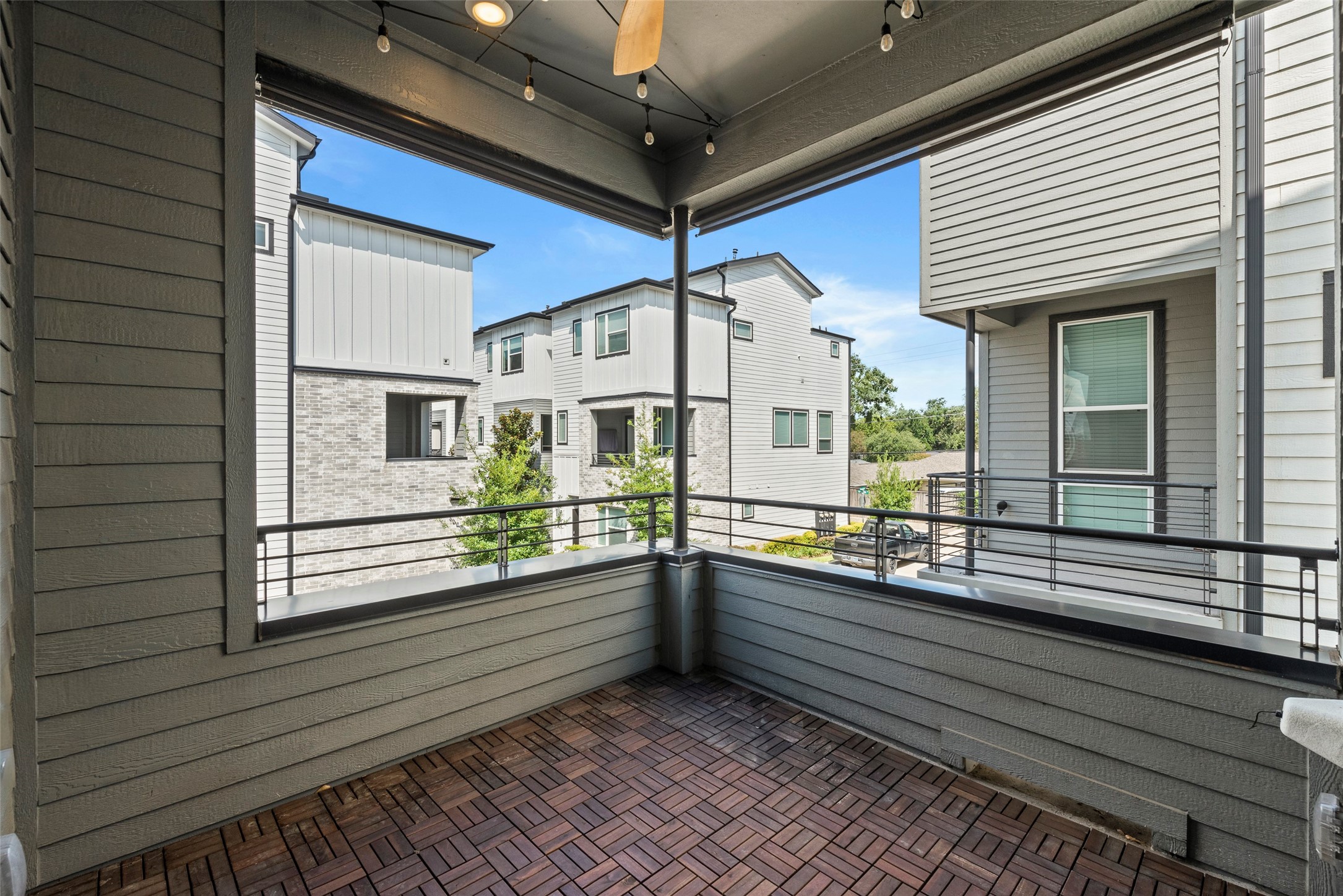 6315 Timbergrove Gardens Lane Houston, TX 77008 - Photo 21 of 33 a view of a balcony with a large window