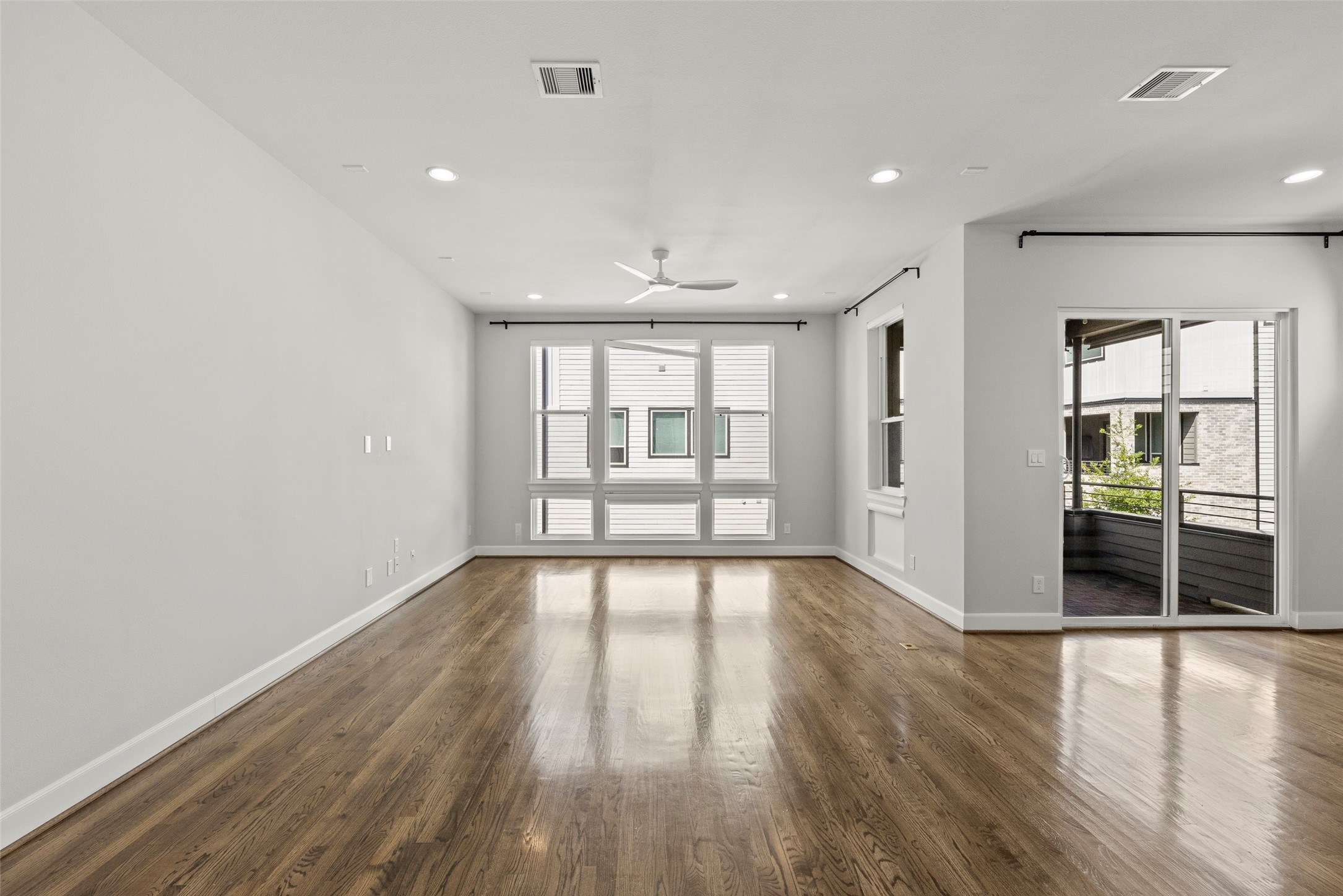6315 Timbergrove Gardens Lane Houston, TX 77008 - Photo 22 of 33 an empty room with wooden floor and windows