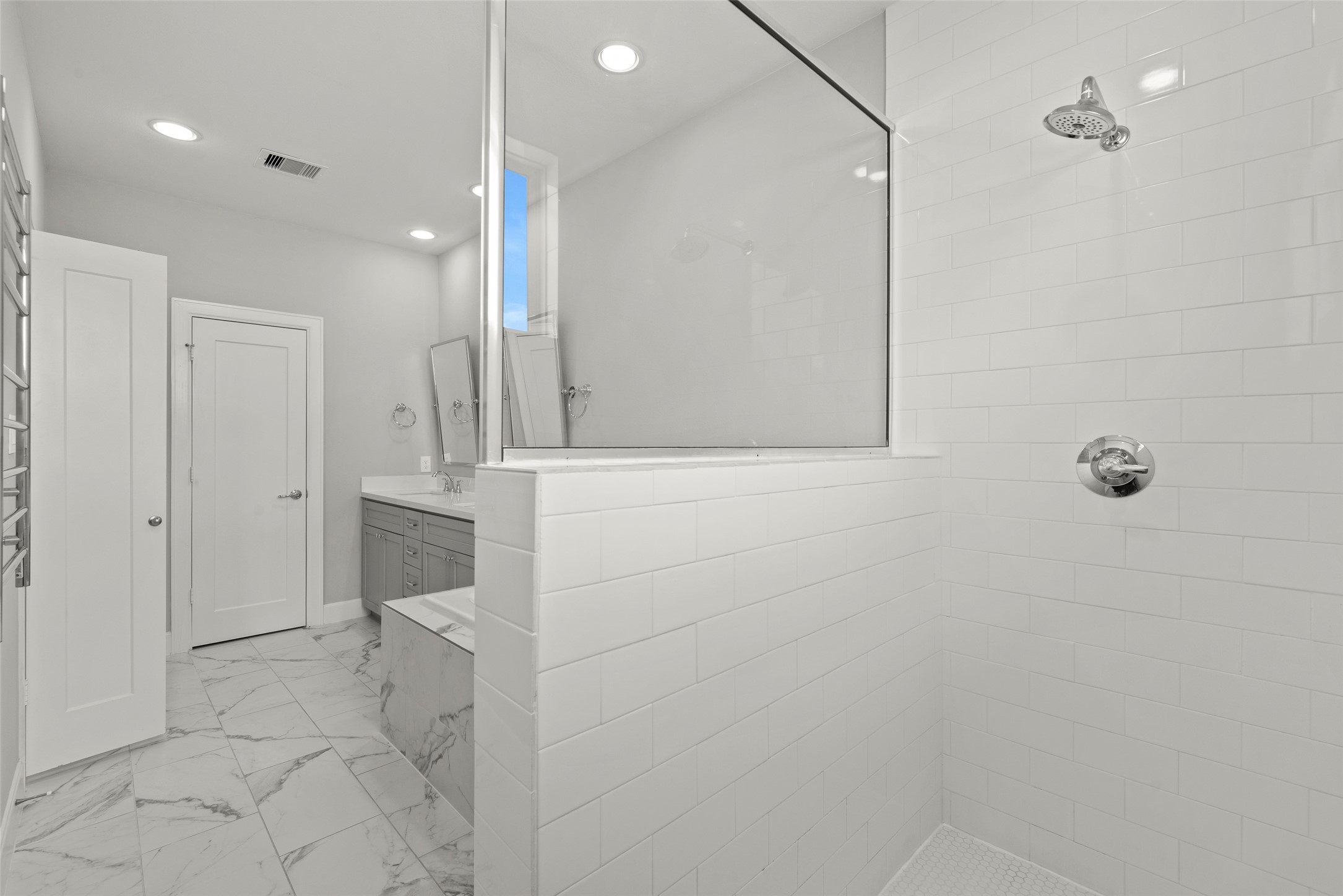 6315 Timbergrove Gardens Lane Houston, TX 77008 - Photo 30 of 33 a bathroom with a shower and a sink