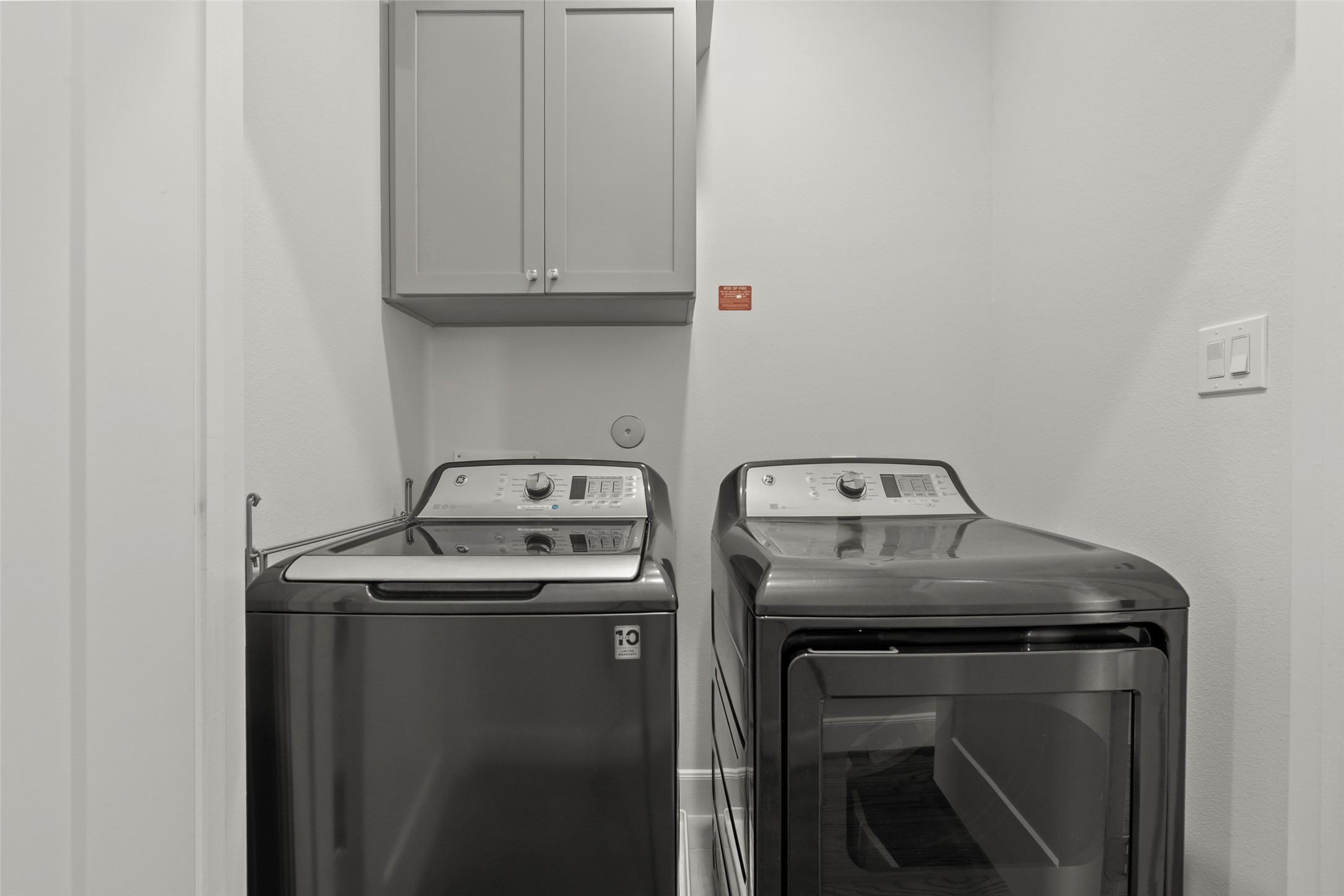 6315 Timbergrove Gardens Lane Houston, TX 77008 - Photo 31 of 33 a utility room with dryer and washer