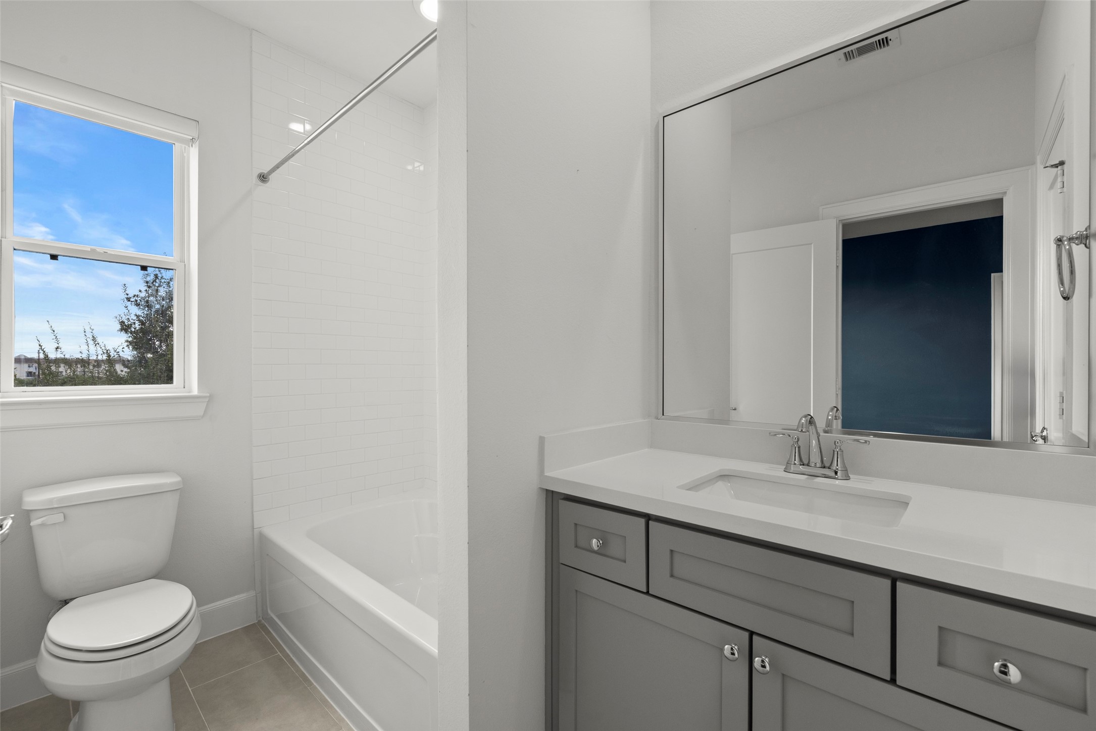 6315 Timbergrove Gardens Lane Houston, TX 77008 - Photo 33 of 33 a bathroom with a toilet a sink and mirror