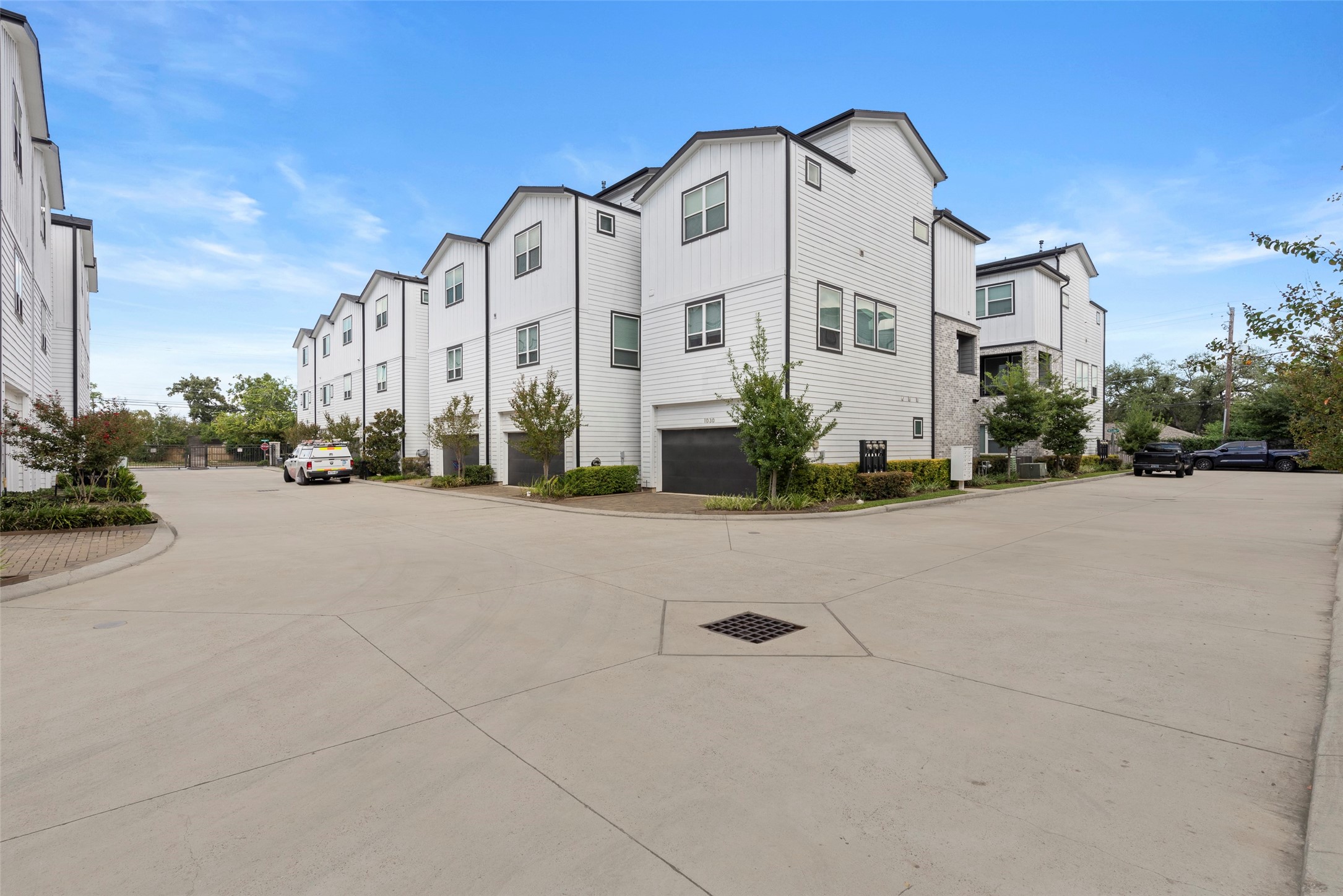 6315 Timbergrove Gardens Lane Houston, TX 77008 - Photo 4 of 33 a view of a white building with a street