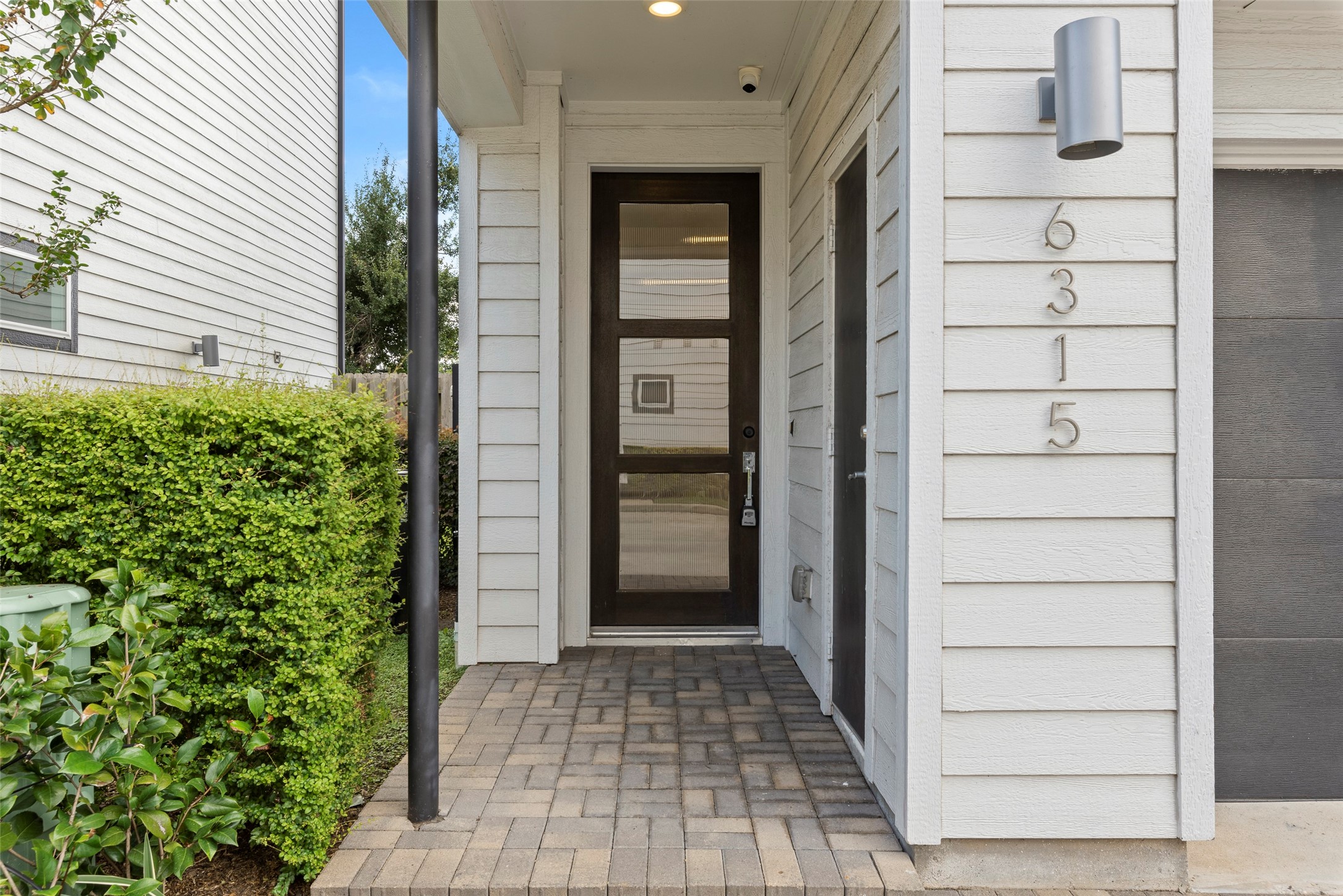 6315 Timbergrove Gardens Lane Houston, TX 77008 - Photo 5 of 33 a view of a entryway door of the house
