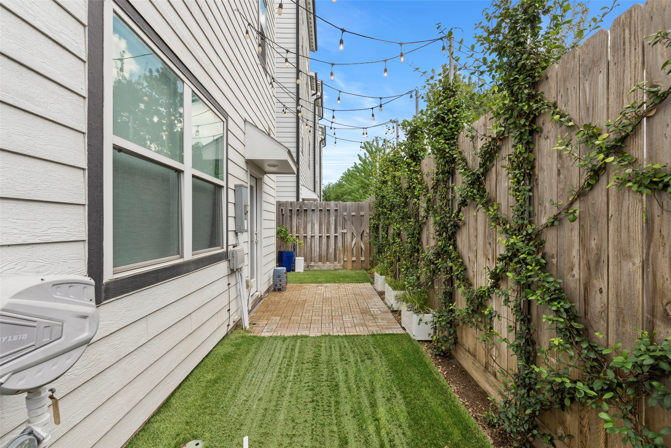 6315 Timbergrove Gardens Lane Houston, TX 77008 - Photo 7 of 33 a view of house with backyard