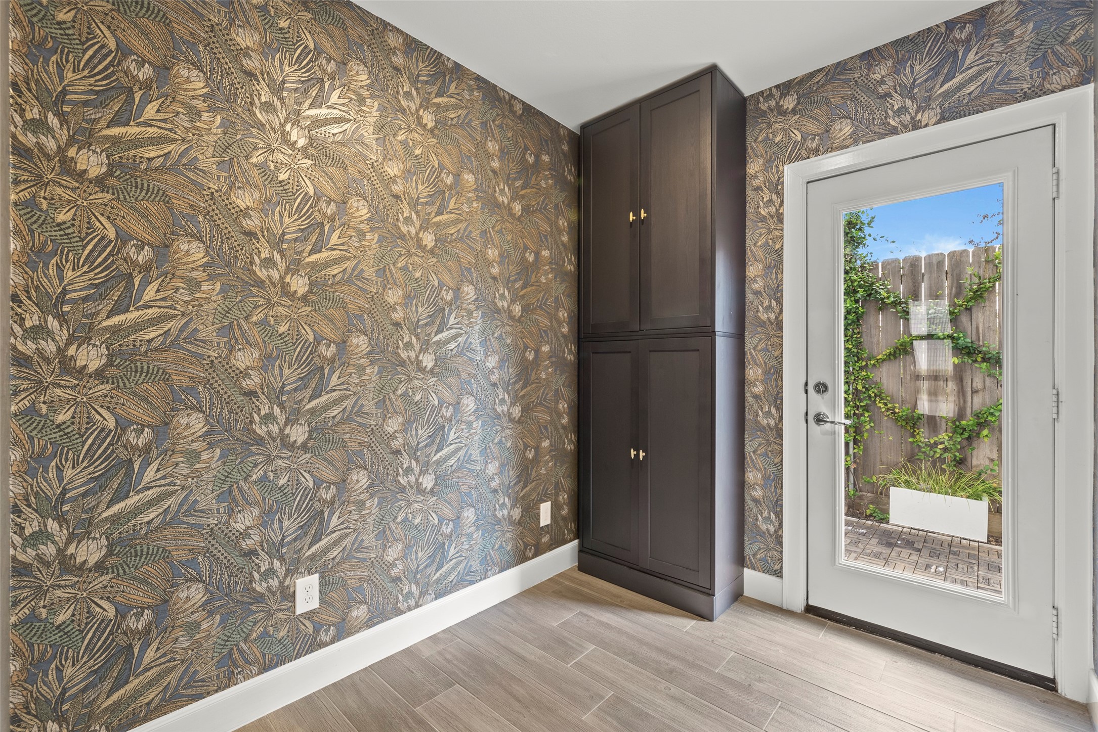 6315 Timbergrove Gardens Lane Houston, TX 77008 - Photo 10 of 33 a view of an front door