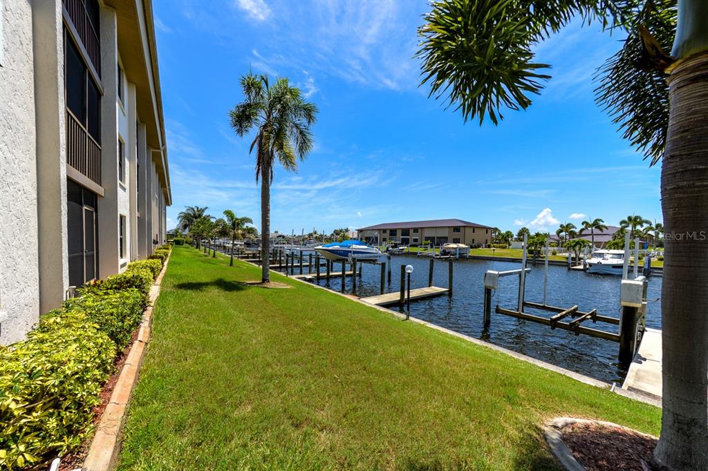 335 Coldeway Drive, Unit F21 Punta Gorda, FL 33950 - Photo 36 of 45 a swimming pool with a table and chairs