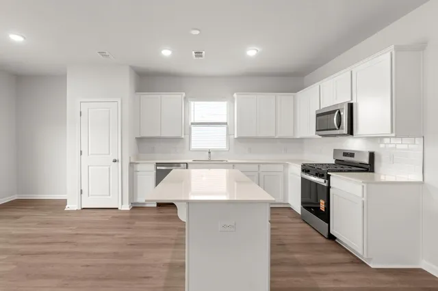 $2,800 | 773 Meadowbrook Lane, Summerville, SC 29486