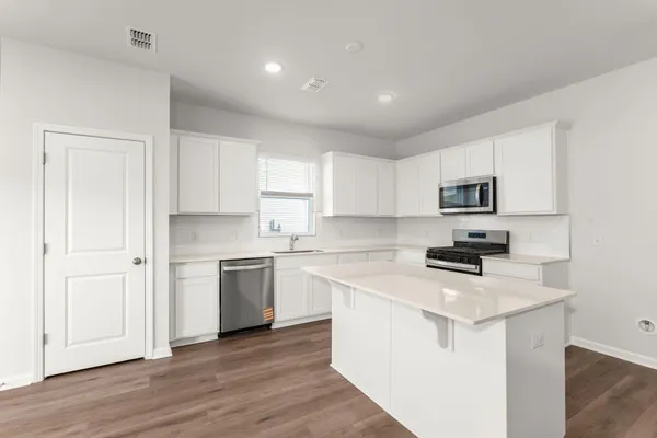 $2,500 | 773 Meadowbrook Lane, Summerville, SC 29486