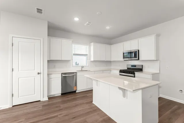 $2,800 | 773 Meadowbrook Lane, Summerville, SC 29486