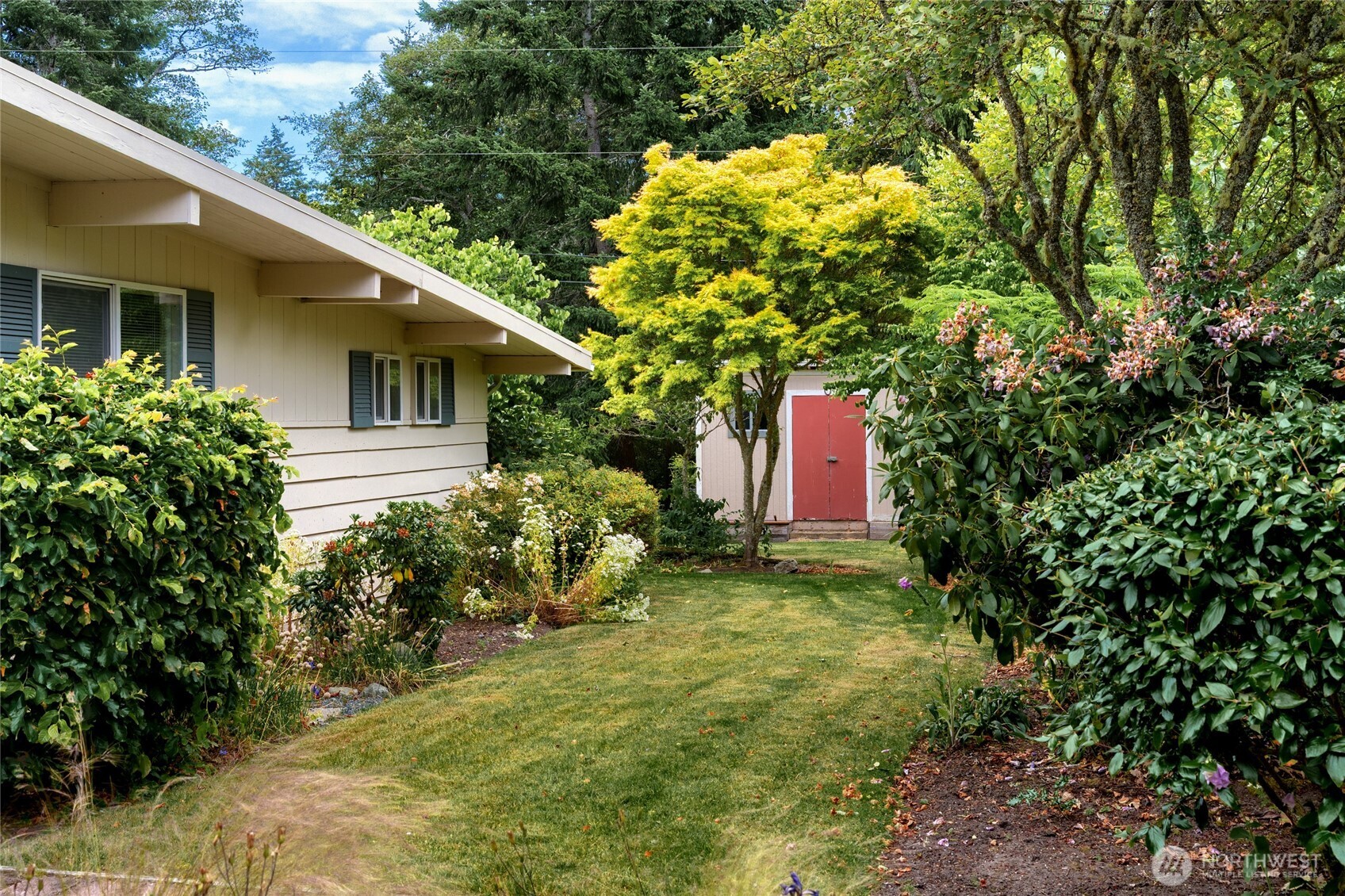3360 Green Road Oak Harbor, WA 98277 - Photo 27 of 35 a backyard of a house with lots of green space