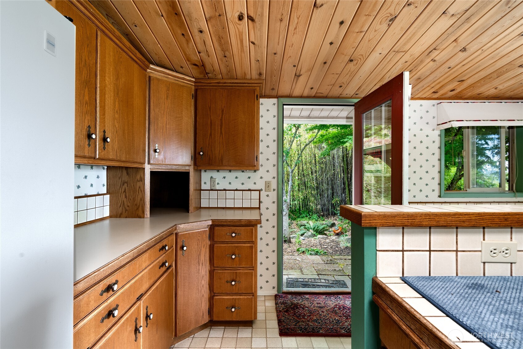 3360 Green Road Oak Harbor, WA 98277 - Photo 9 of 35 a kitchen with windows and refrigerator