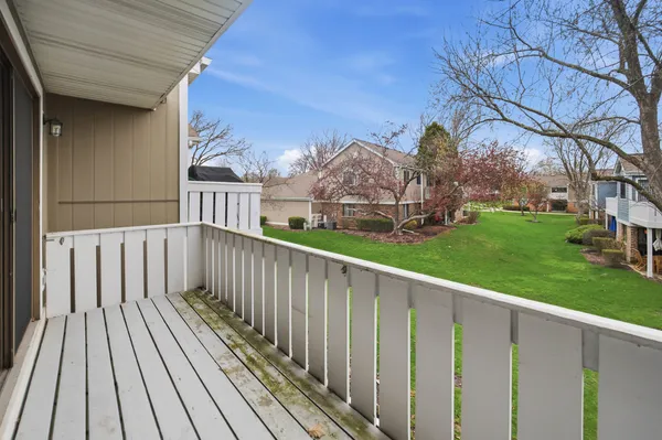 $2,250 | 1502 7 Pines Road, Unit C2, Schaumburg, IL 60193